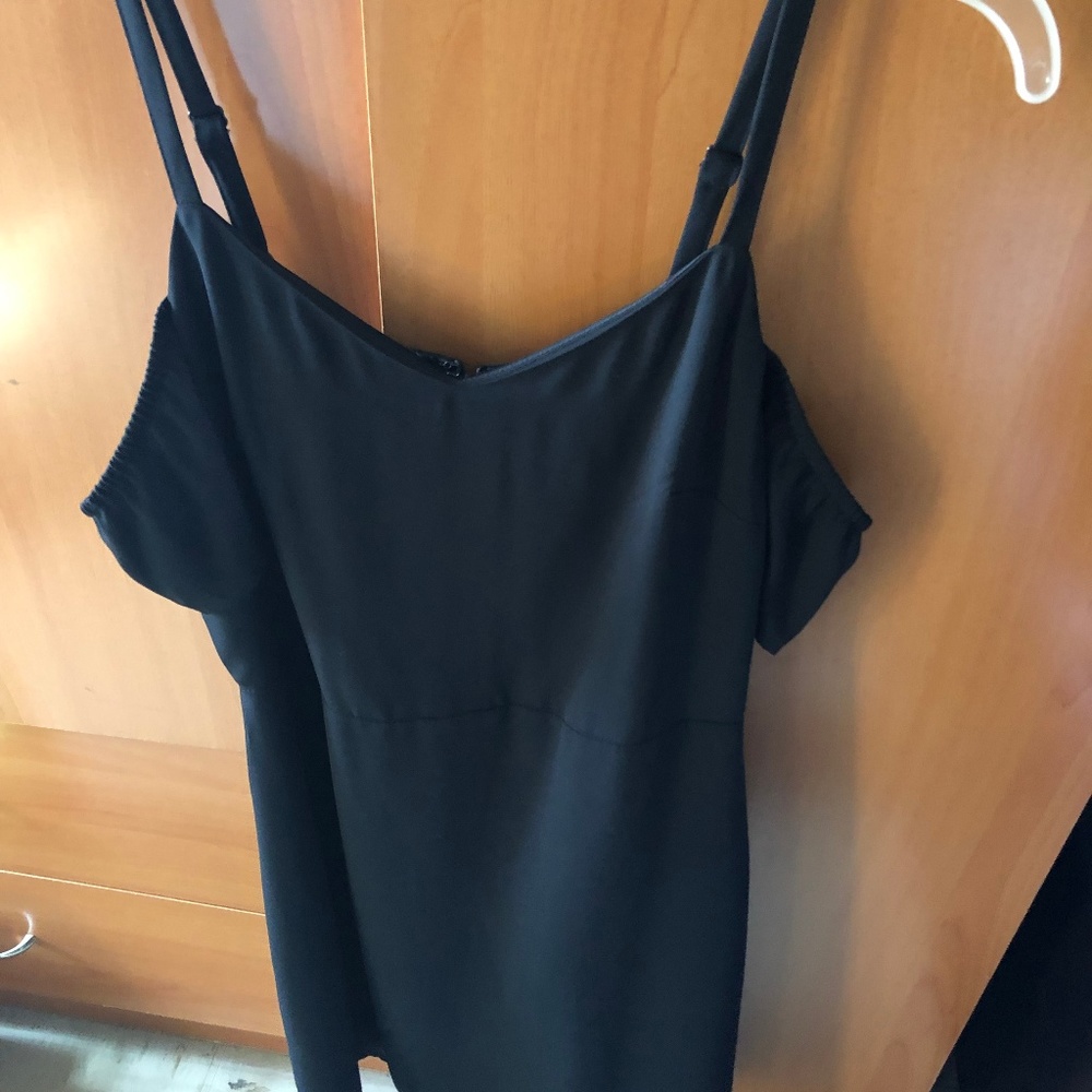 Women's EXPRESS black cold shoulder dress Size 2